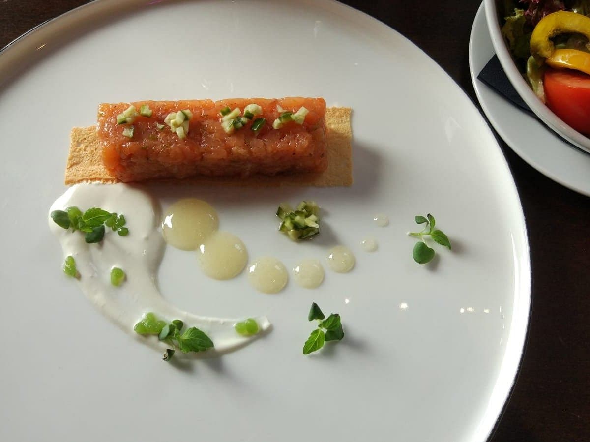 Fein angerichtetes Gericht